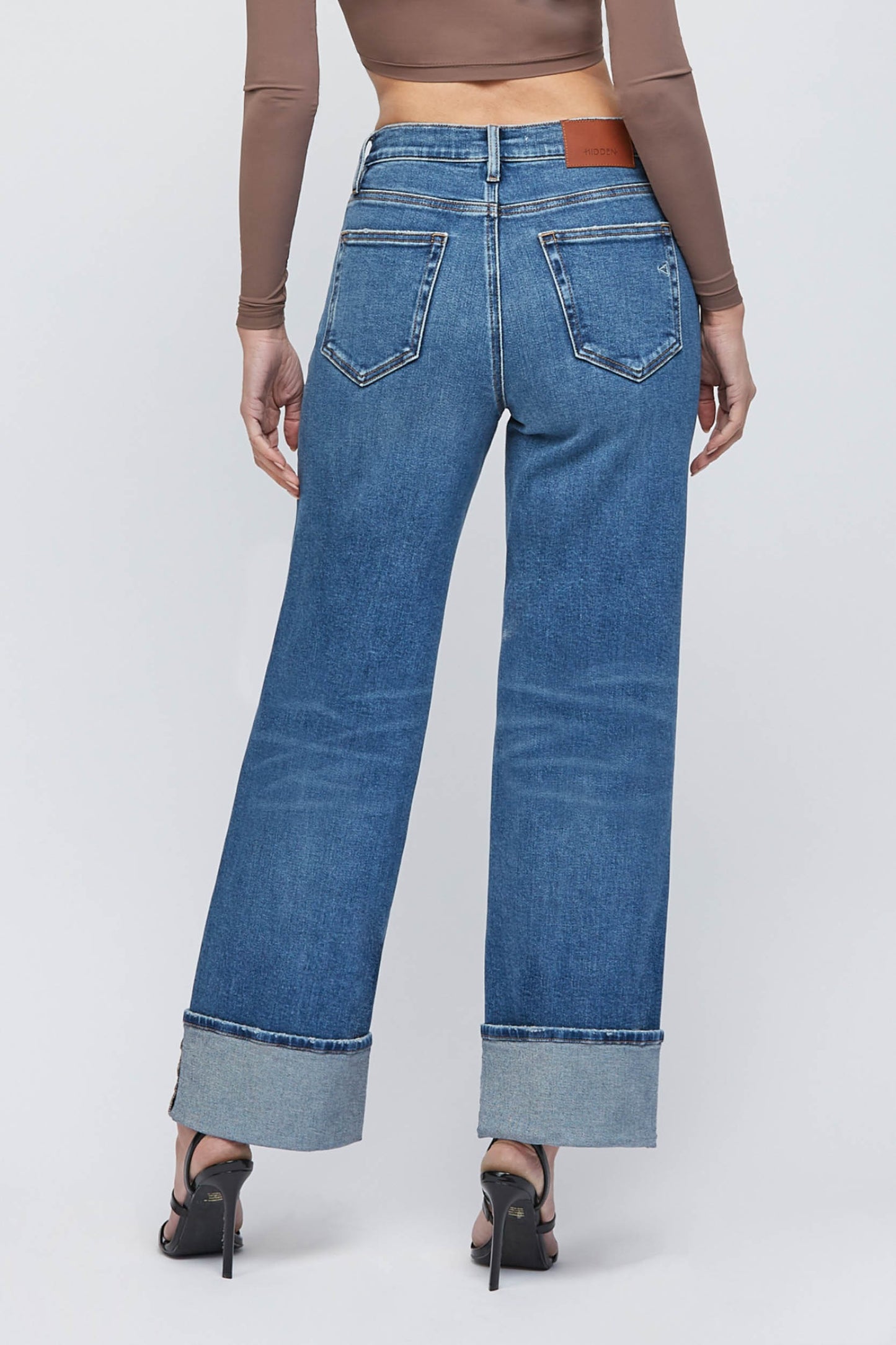 HIGH RISE CUFFED DAD JEANS