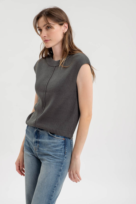 SLEEVELESS CREWNECK SWEATER