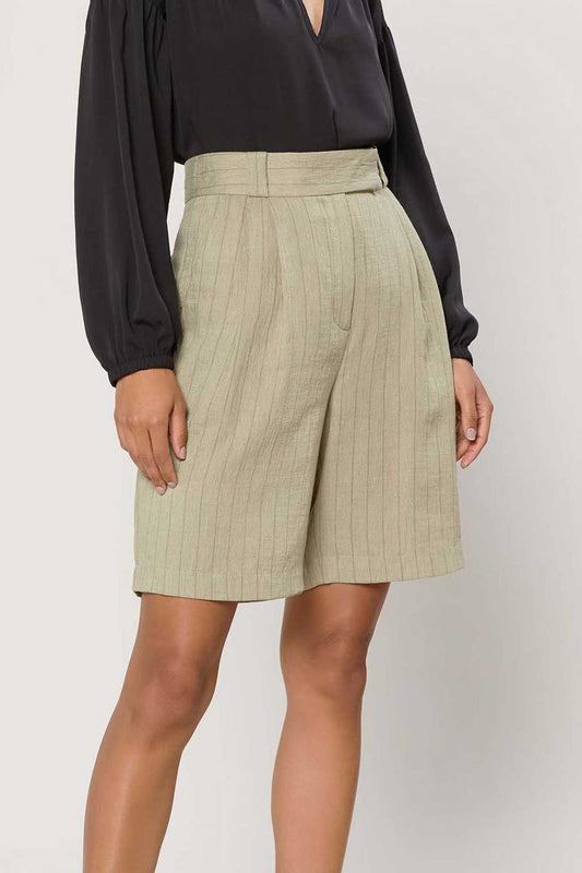 TAILORED BERMUDA SHORT