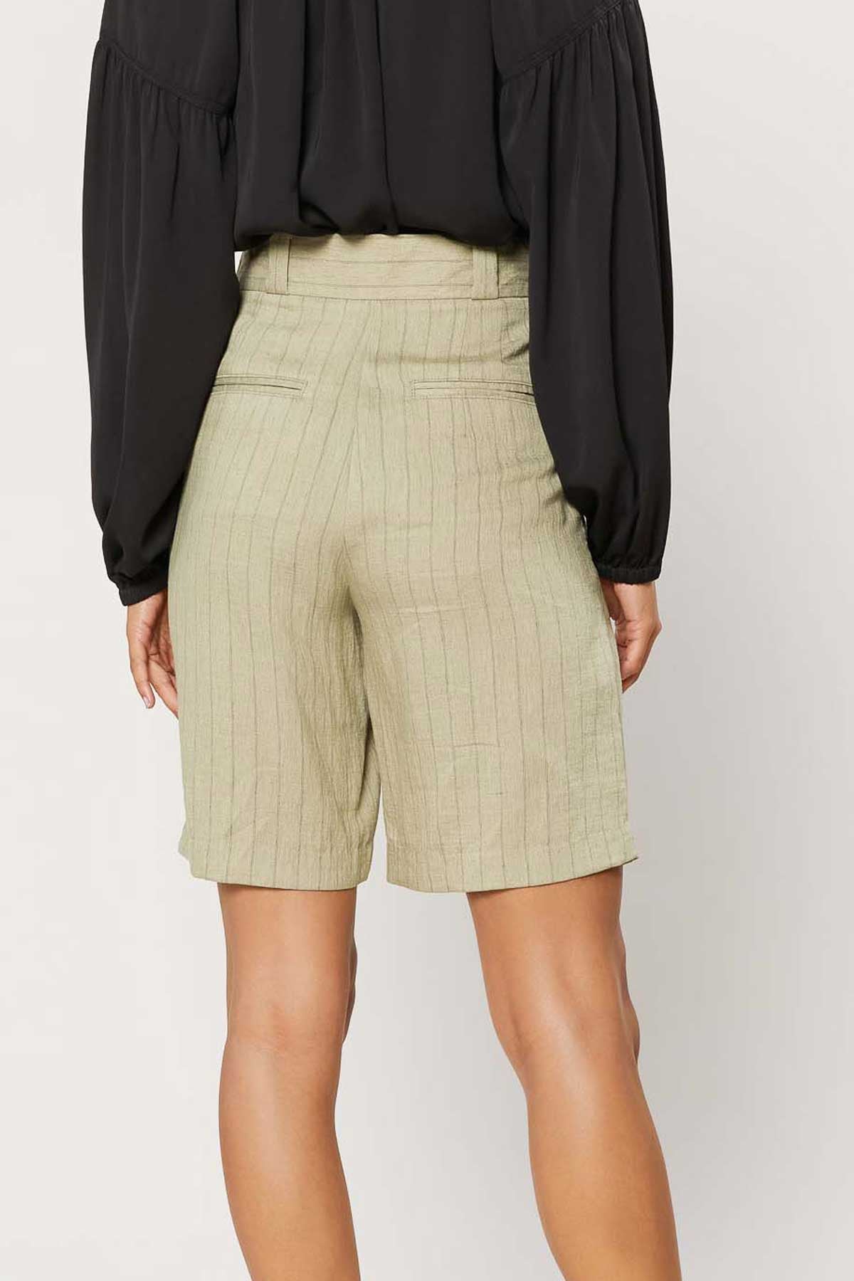 TAILORED BERMUDA SHORT