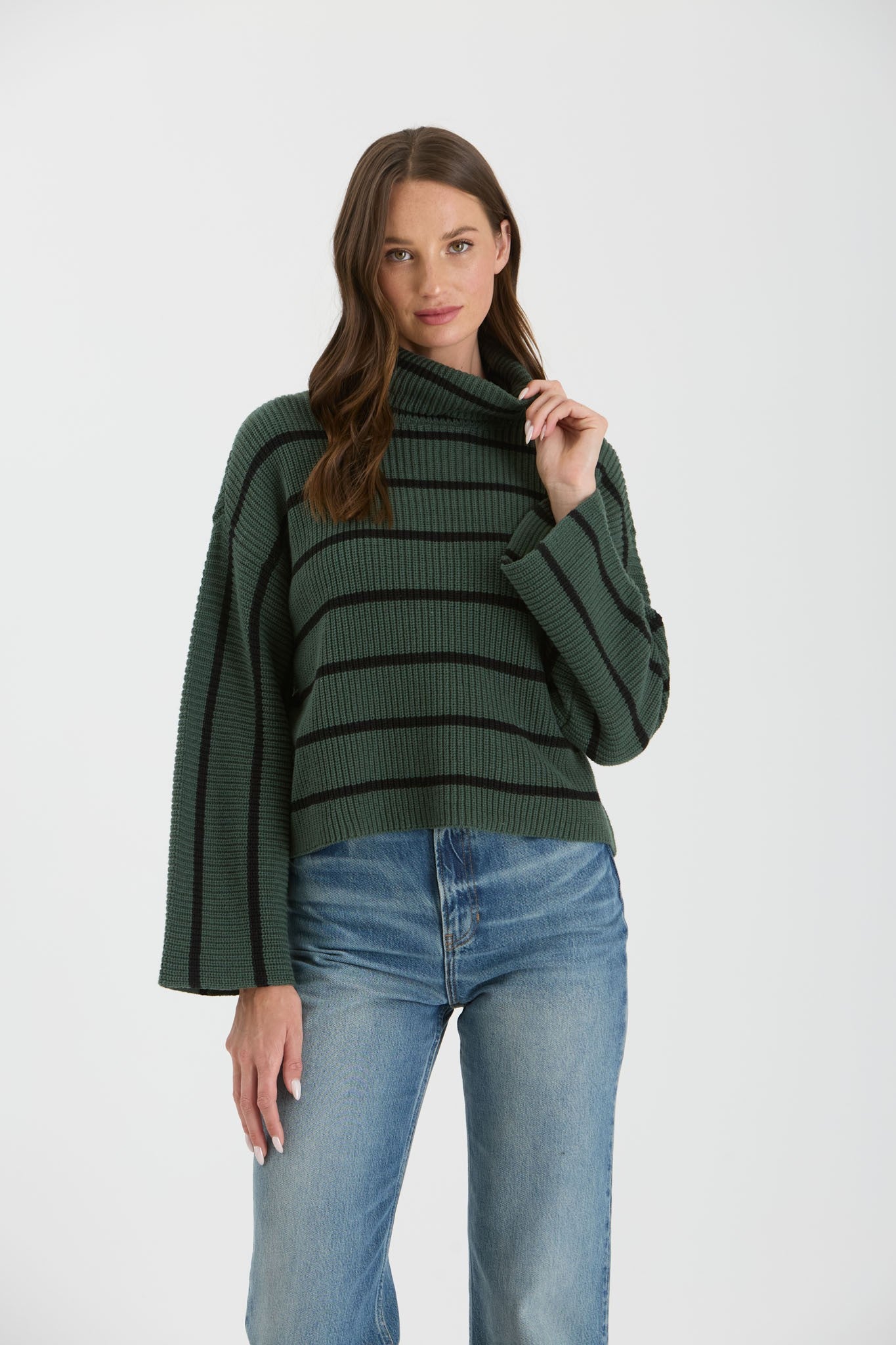 WIDE SLEEVE TURTLENECK SWEATER